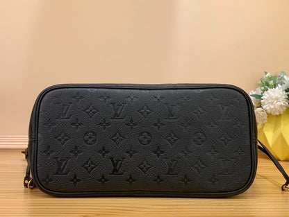 Louis Vuitton LV Never Full Black Handbags 32x29x17cm