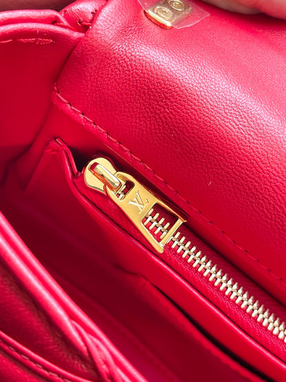Louis Vuitton LV Twist Like Auth Woman’s Red Handbags Smooth Leather 23cm