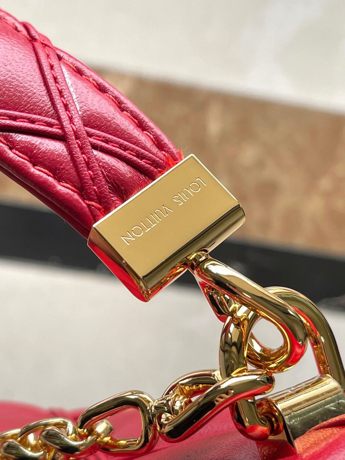 Louis Vuitton LV Twist Like Auth Woman’s Red Handbags Smooth Leather 23cm