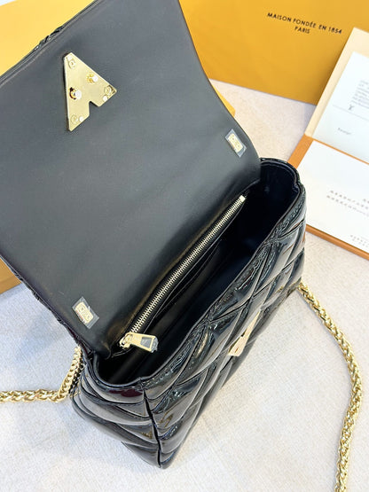Louis Vuitton LV Twist Women’s Handbag Glossy Black Like Auth 23cm