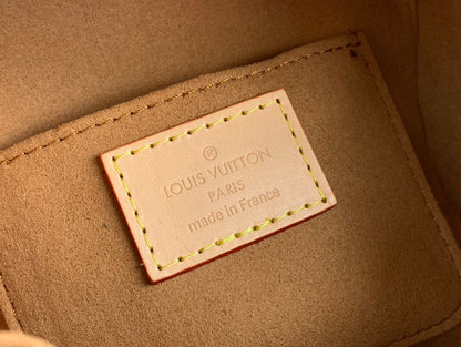 Louis Vuitton Monogram Pattern Super Premium Handbag 14x13x11cm