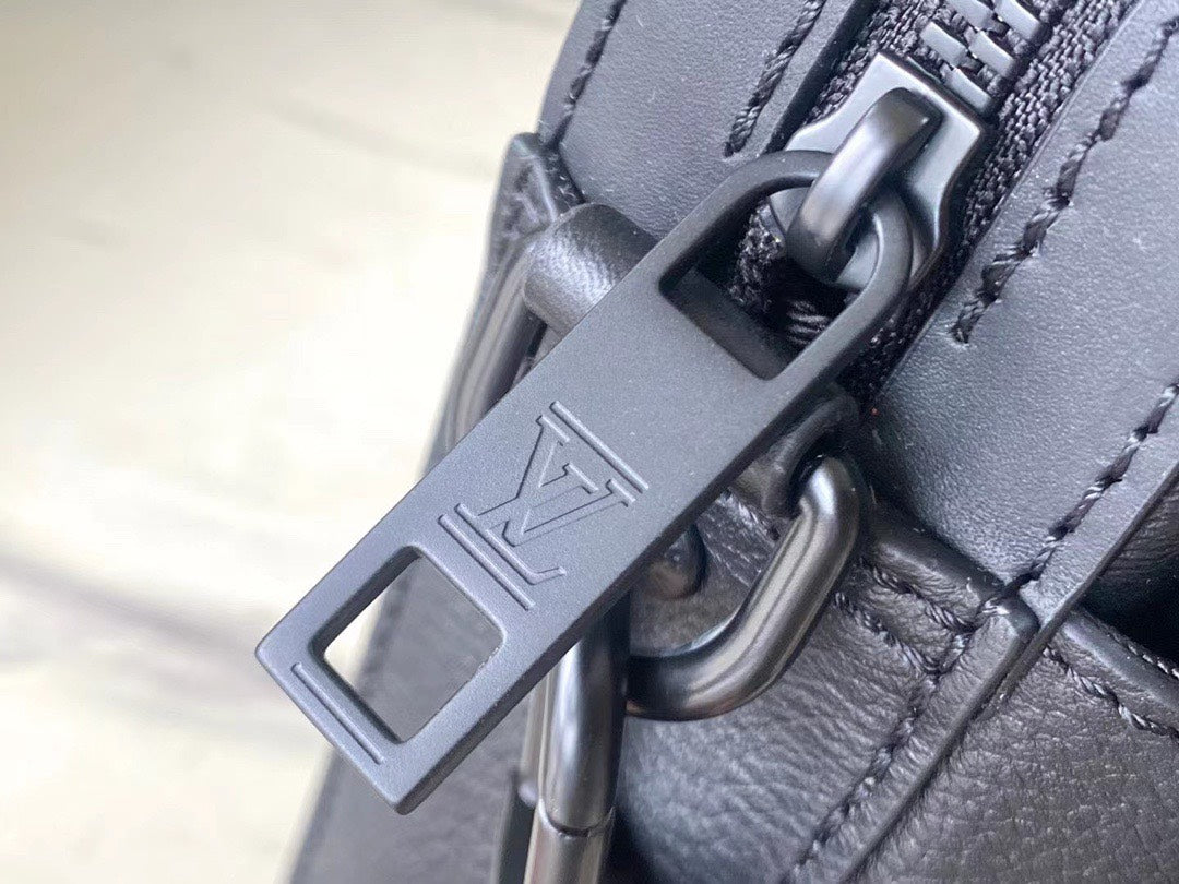 Louis Vuitton LV Fastline Men’s Handbag Black 23.5x18x7cm