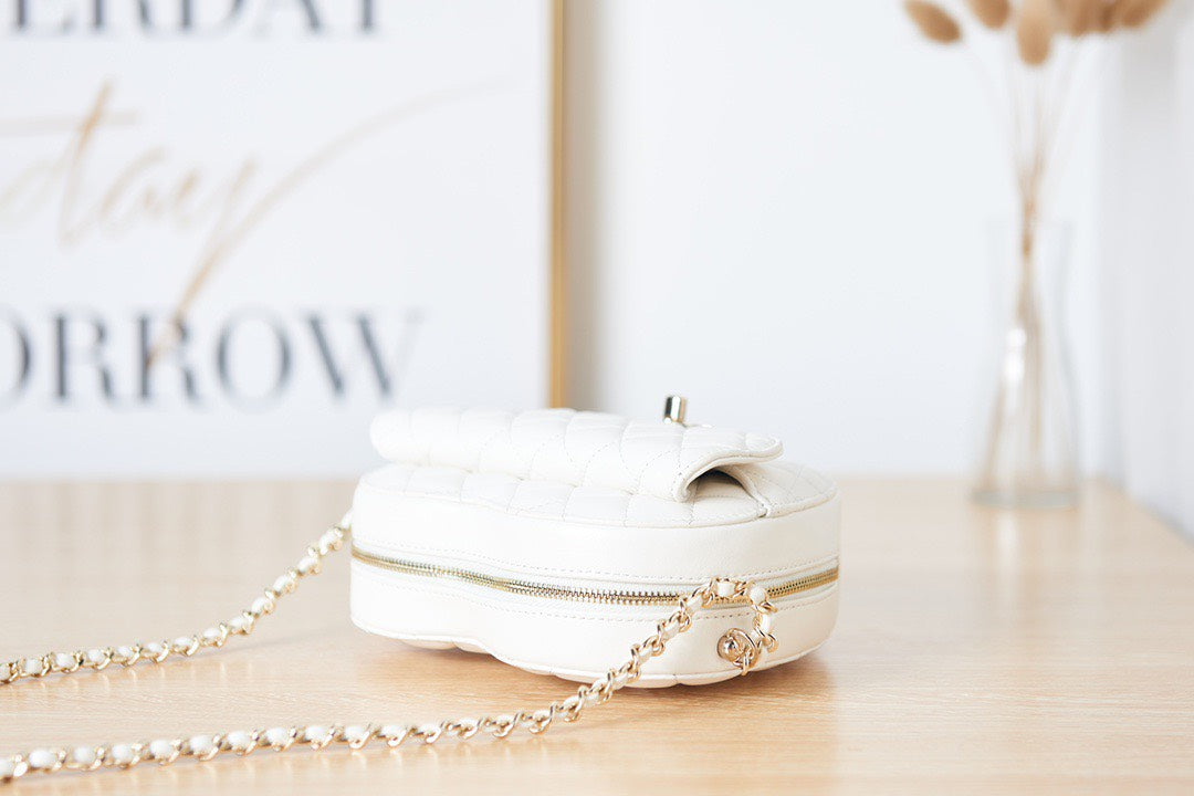 Chanel The One Like Auth Handbags Smooth Leather Heart-Pattern Milk Lock Gold 16.5x18x6.5cm