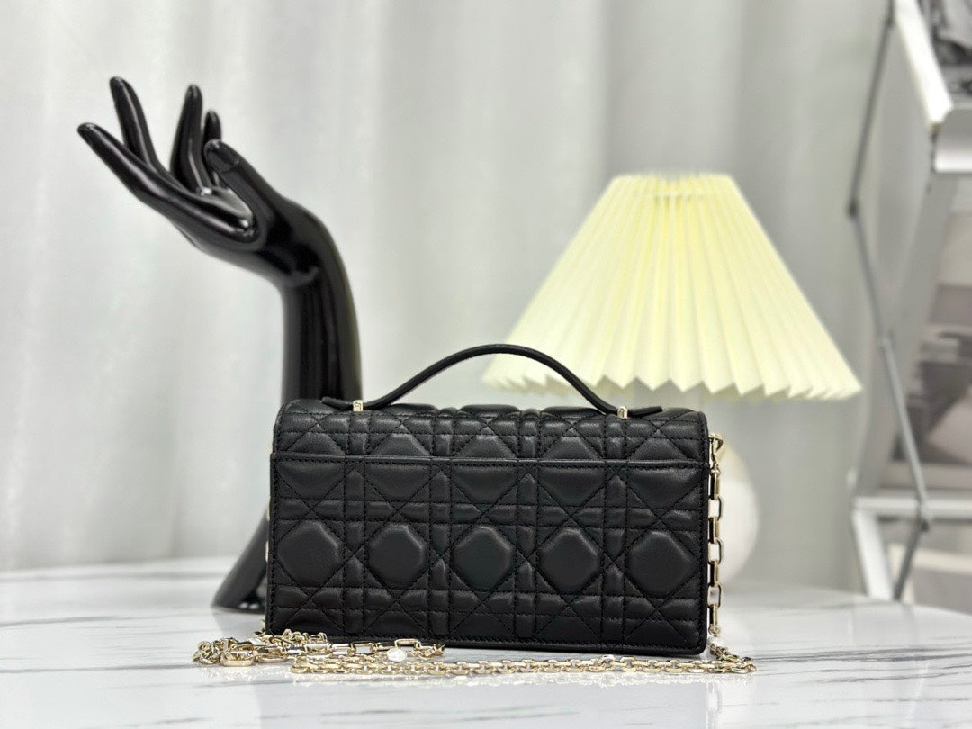 Dior Women’s Super Handbag Black Crossbody Bag 21×11.5cm