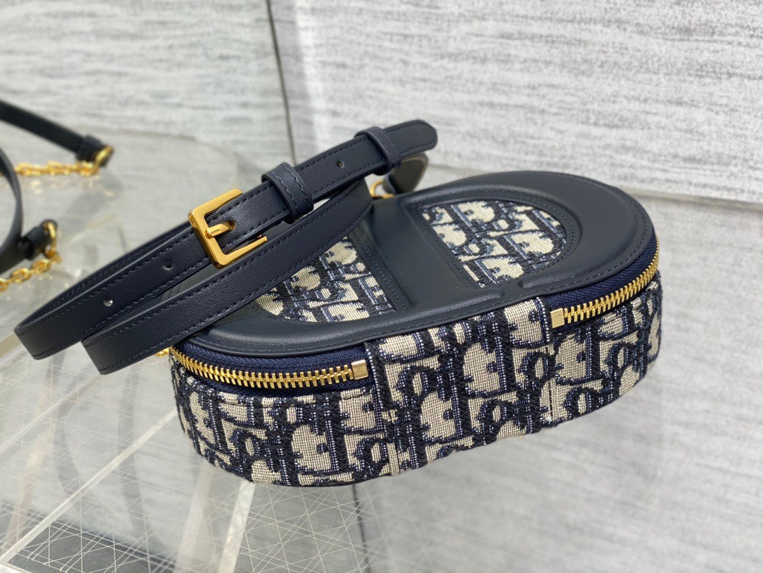 Dior branded women’s handbag with crossbody strap 18x6cm