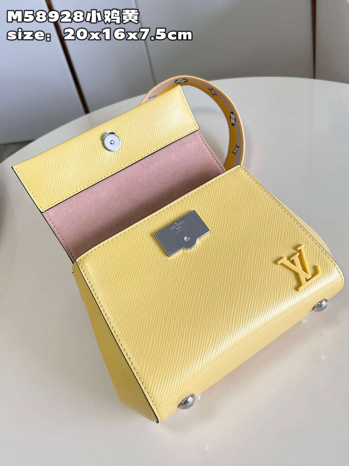 Louis Vuitton Clunny Yellow Raised Pattern 20x16cm