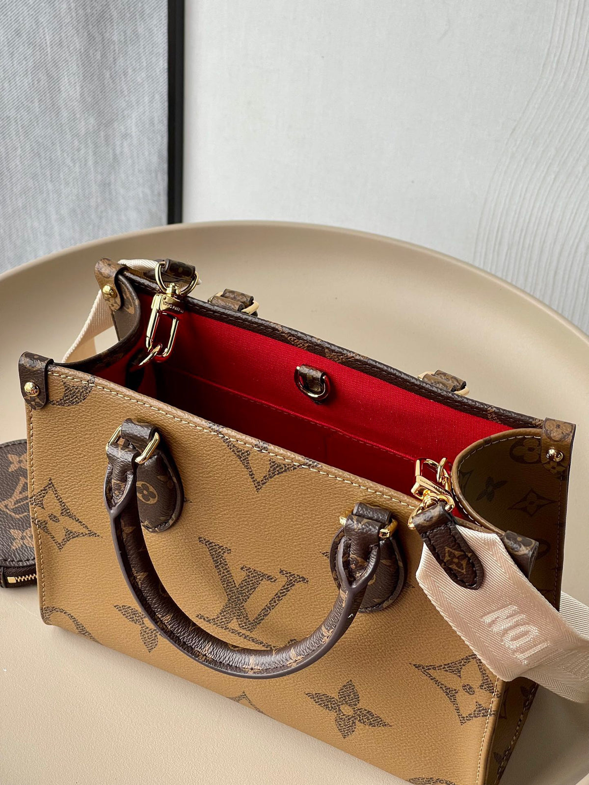 Louis Vuitton LV On The Go Like Auth Handbags LV Pattern 25x19x11.5cm