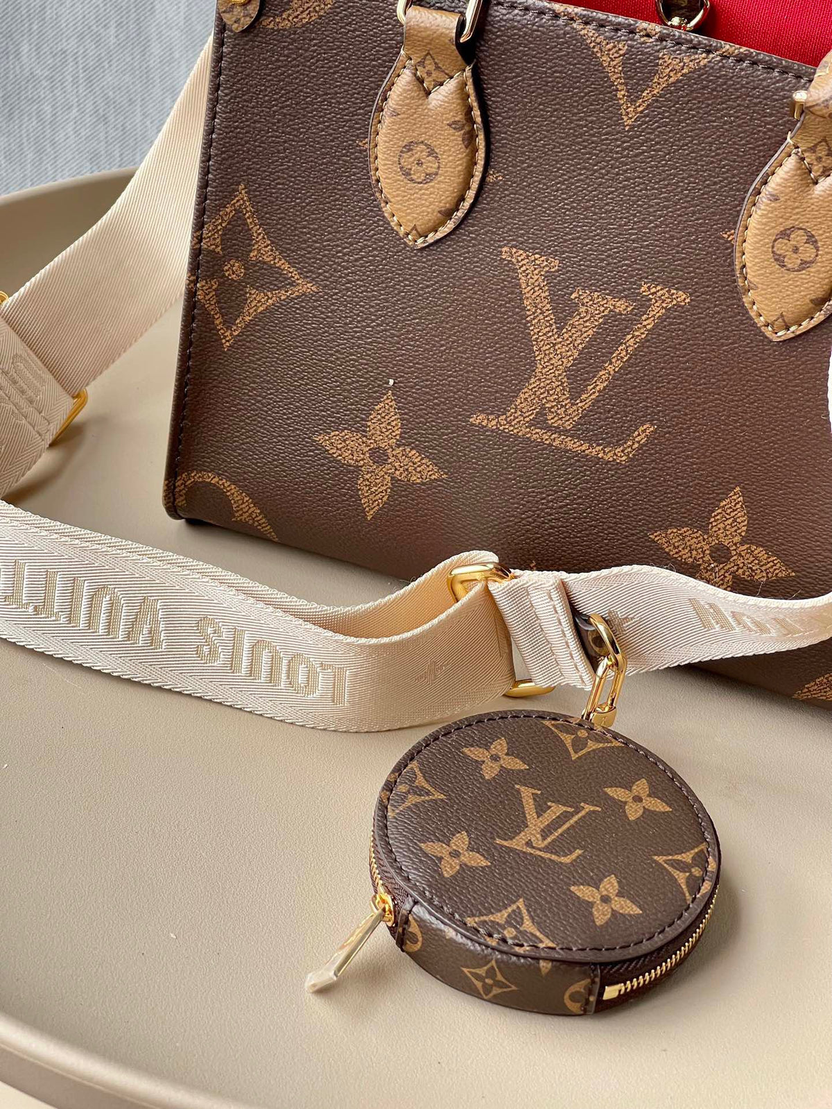 Louis Vuitton LV On The Go Like Auth Handbags LV Pattern 25x19x11.5cm