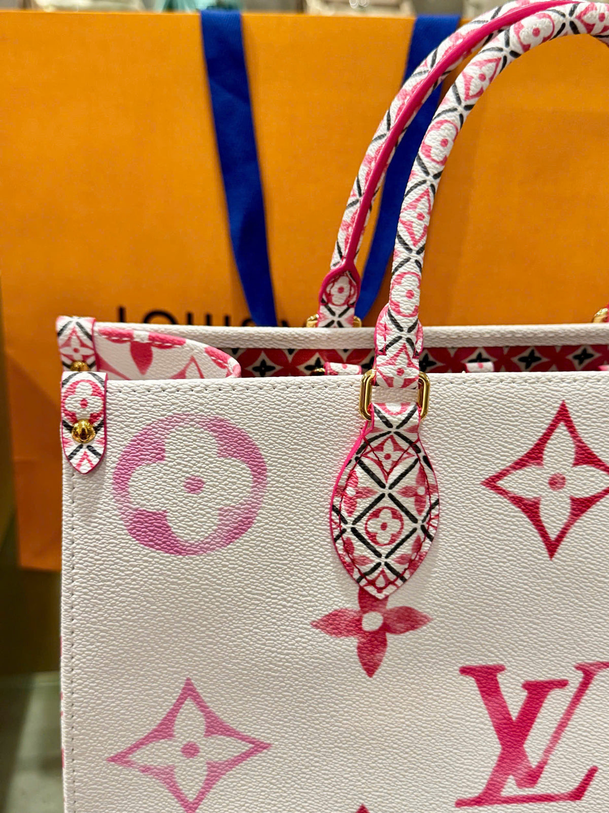 Louis Vuitton LV Onthego Monogram Pattern 35cm