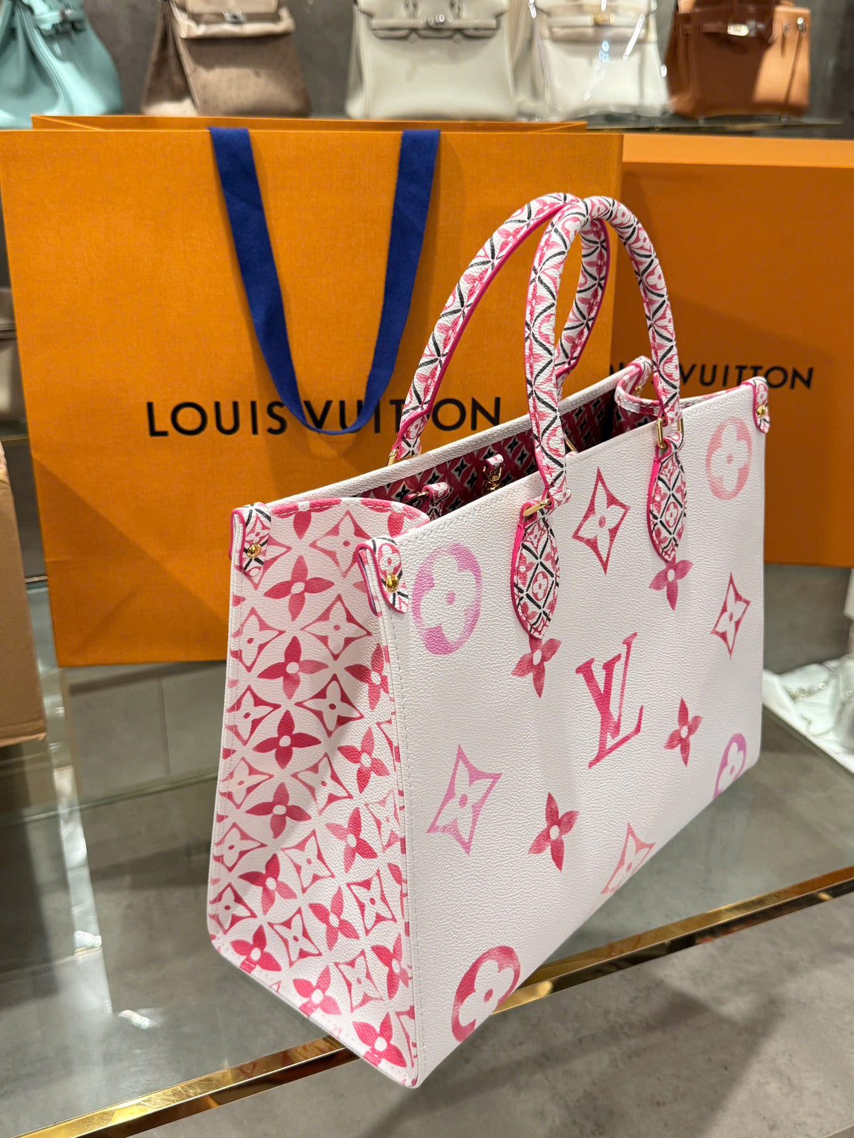 Louis Vuitton LV Onthego Monogram Pattern 35cm