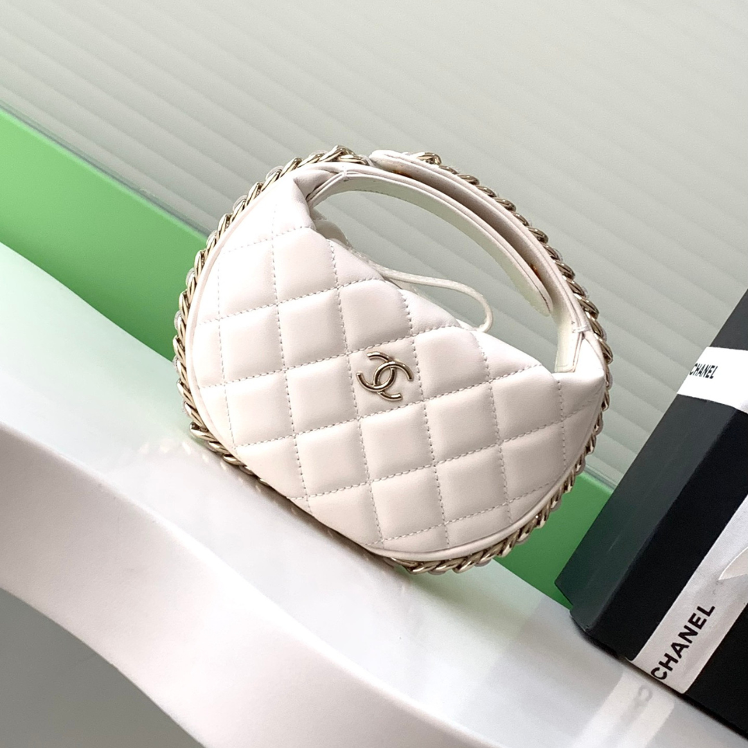 CHANEL 23C white hula hoop clutch