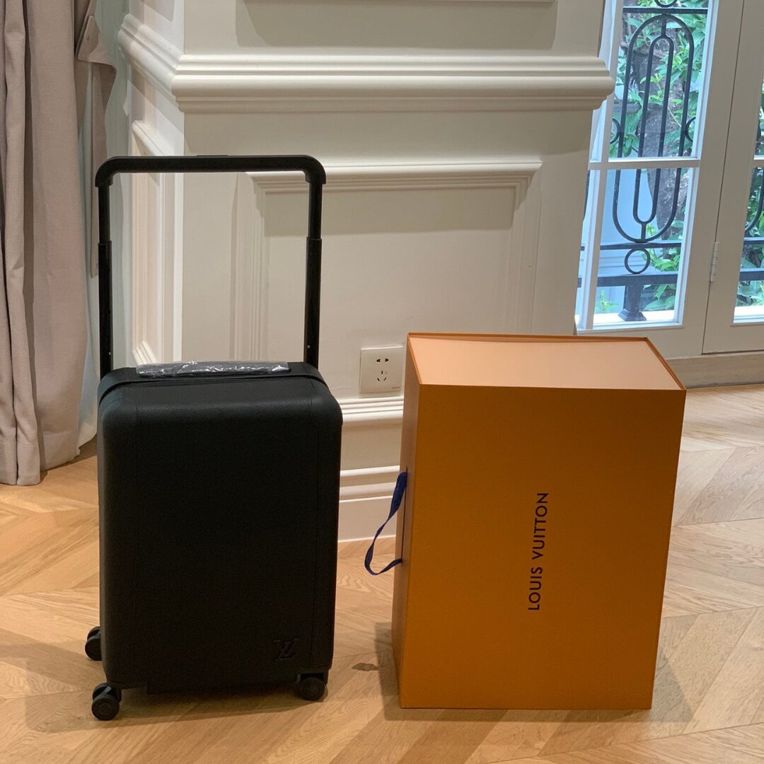 Louis Vuitton Horizon 55 rolling suitcase in Black