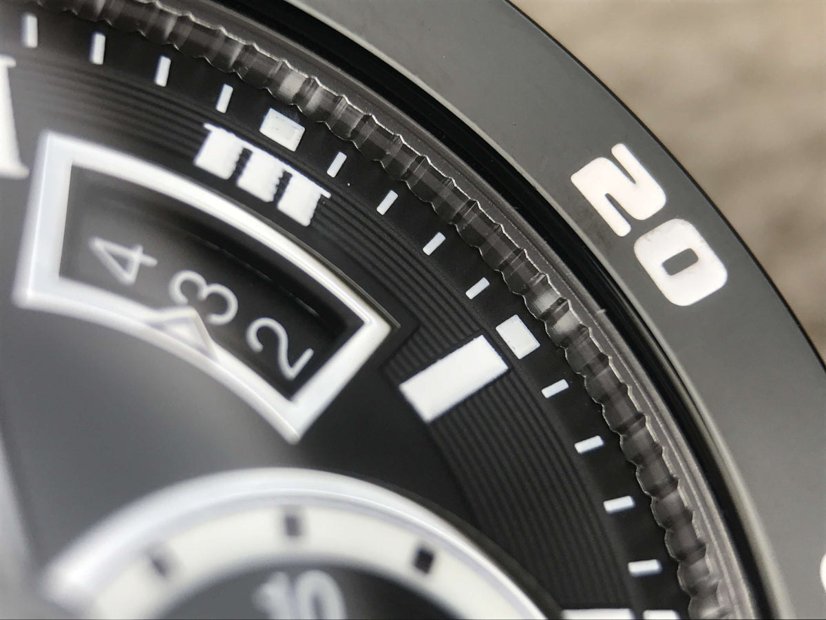 CALIBRE DIVER 42 AUTOMATIC STEEL CASE BLACK DIAL