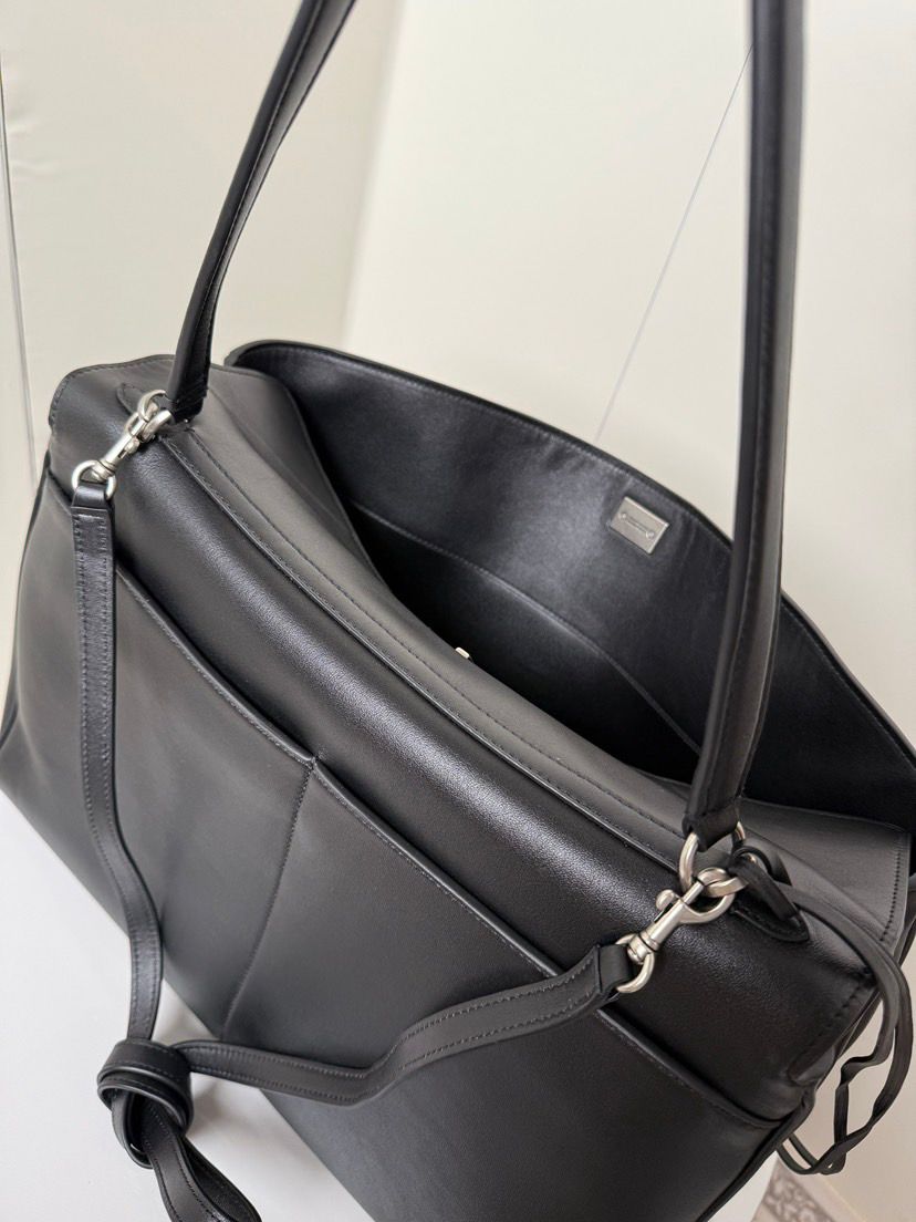 Balenciaga Women’s Rodeo Handbag