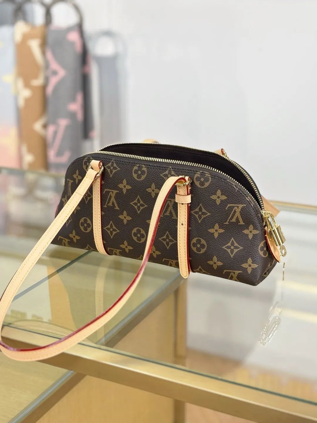 Louis Vuitton Squire East West bag Monogram