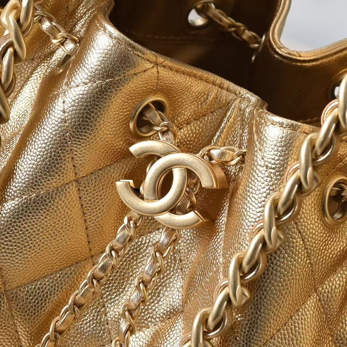 Chanel 25 Small Gold, Gold hardware