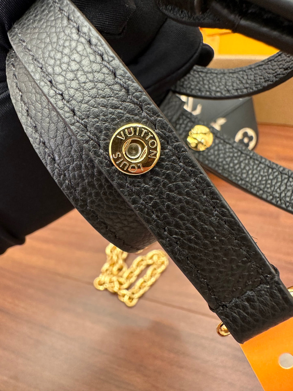 Louis Vuitton Pochette Métis East West Black and Beige