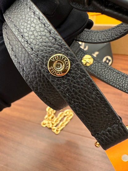Louis Vuitton Pochette Métis East West Black and Beige