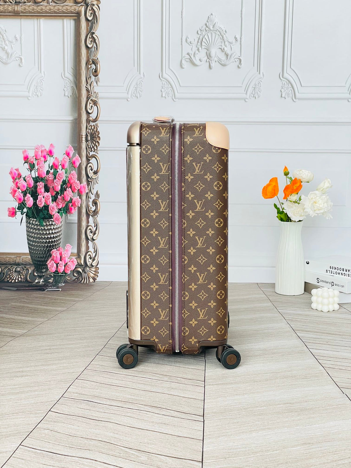 Louis Vuitton Horizon 55 rolling suitcase in Monogram Canvas