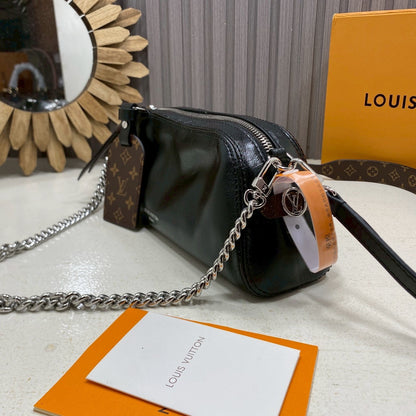 Louis Vuitton Pochette Vibe in black