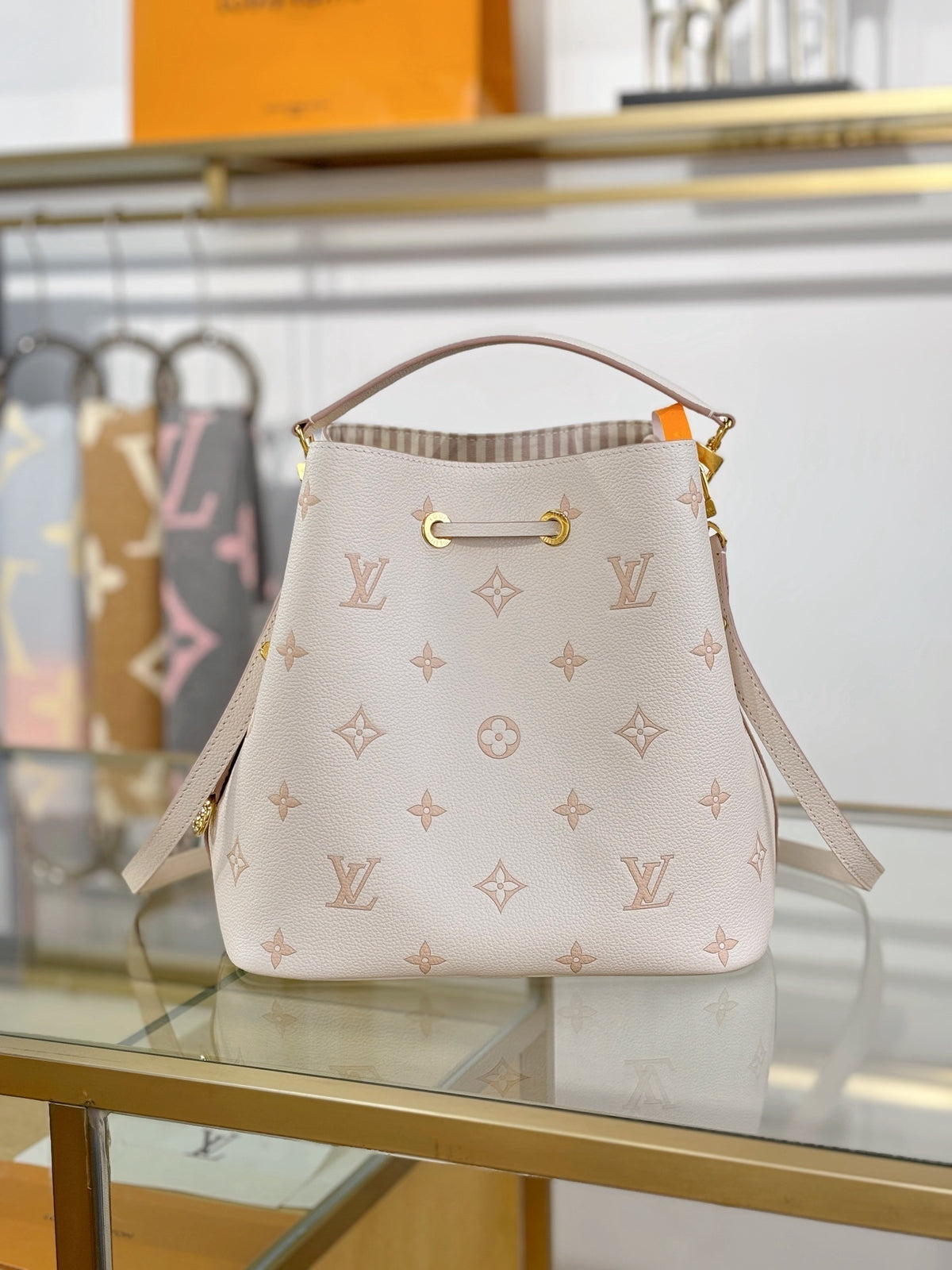 Louis Vuitton NéoNoé MM bucket bag