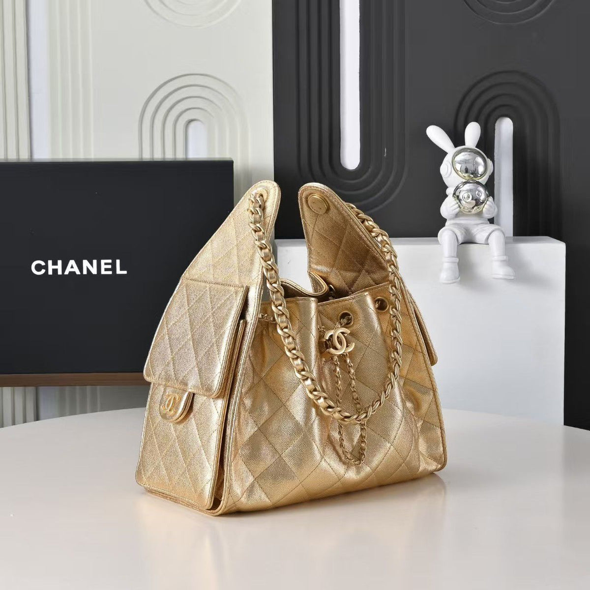 Chanel 25 Small Gold, Gold hardware