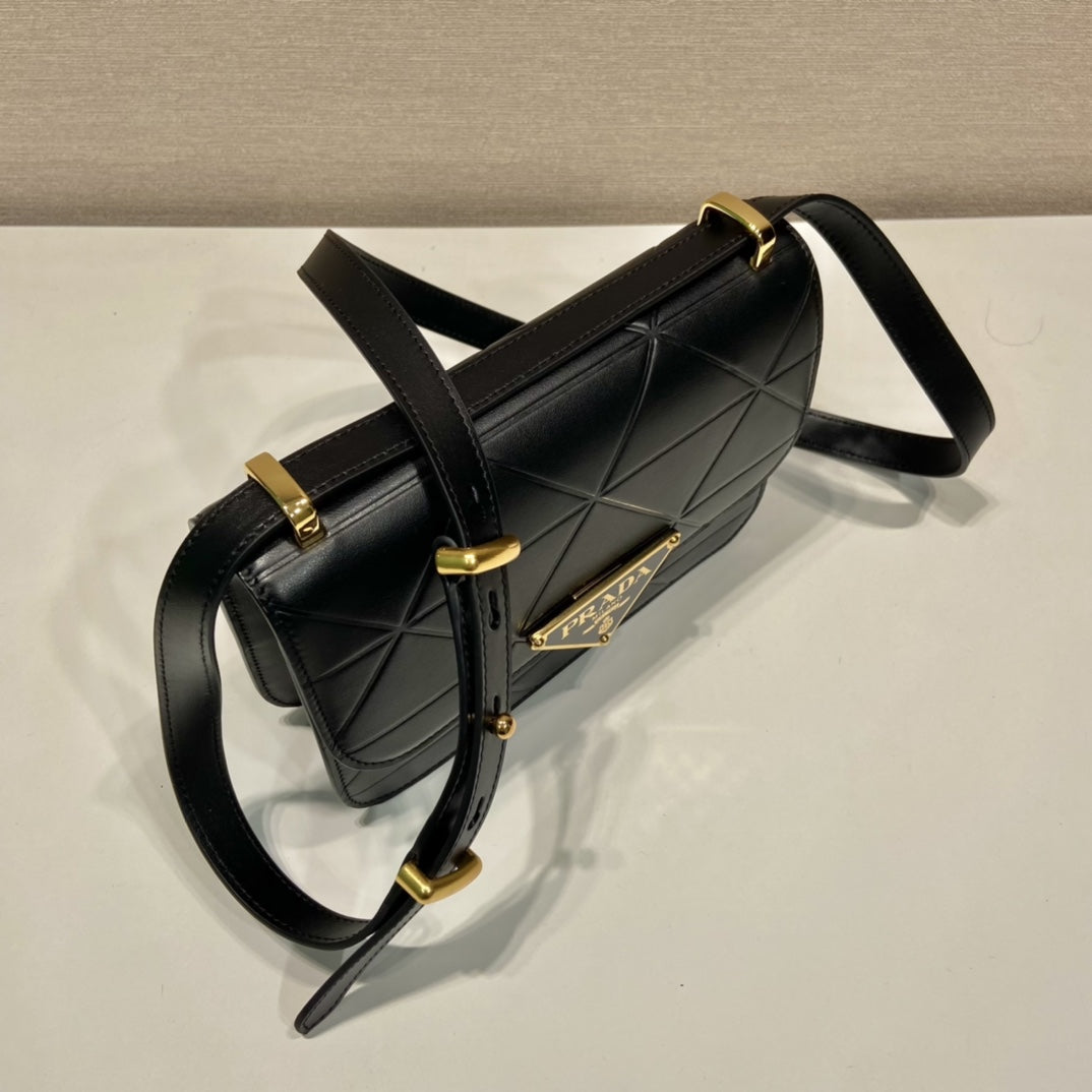 Prada Pattina in Pelle Calfskin Black