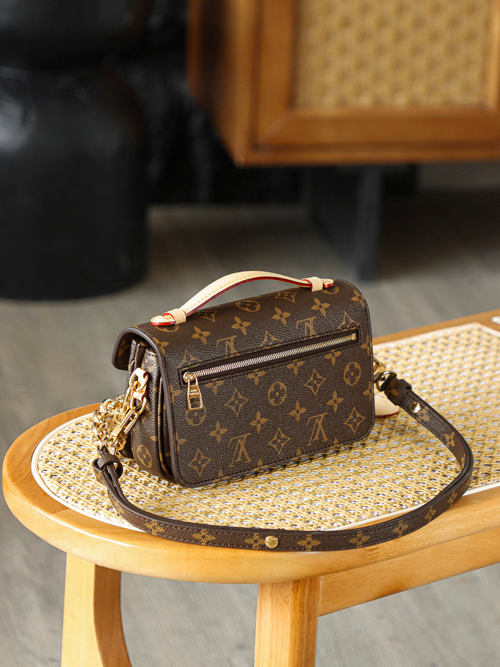 Louis Vuitton Pochette Métis East West bag