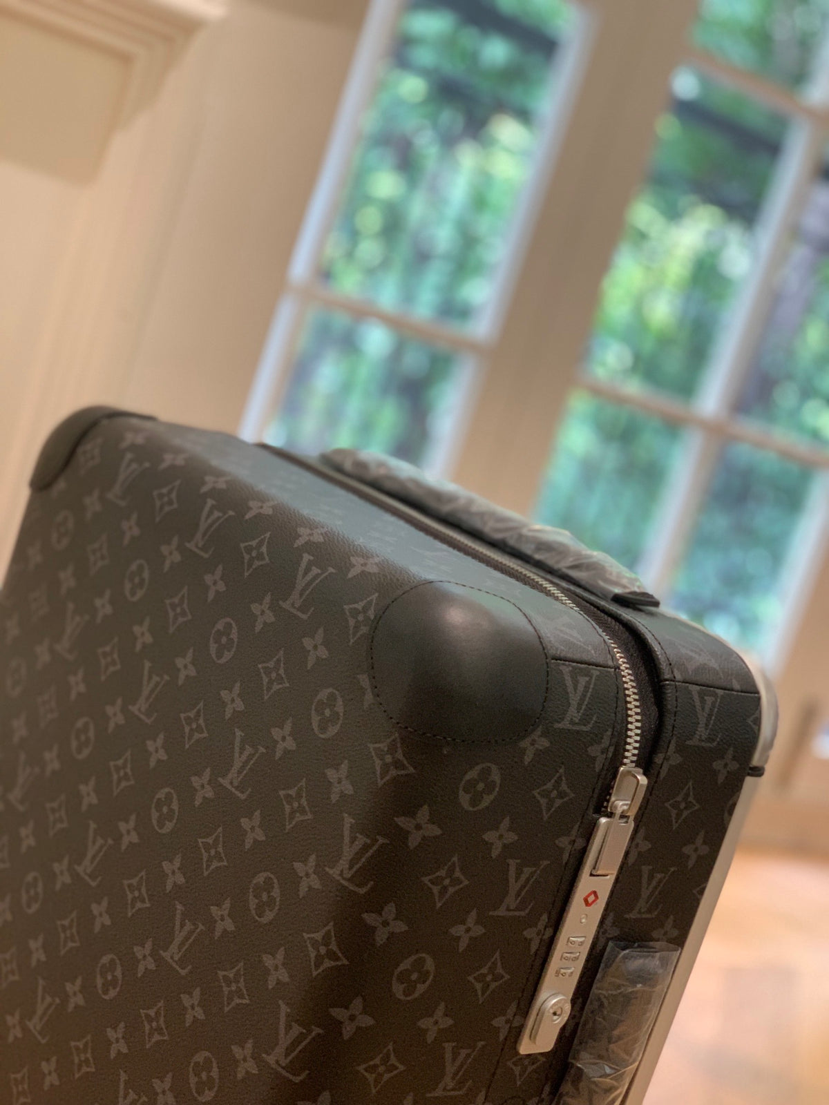 Louis Vuitton Horizon 55 Monogram Eclipse canvas