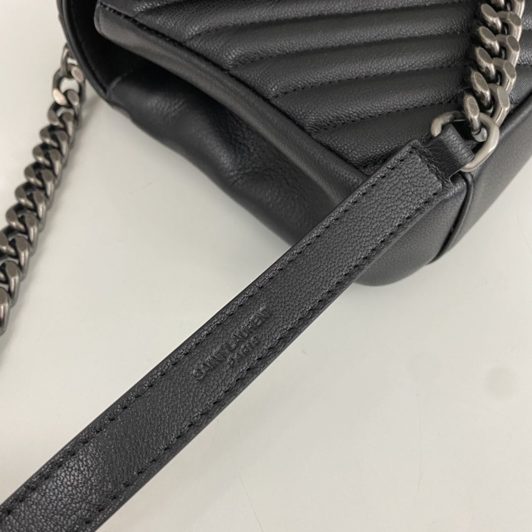 Saint Laurent medium College leather cross body bag In Black