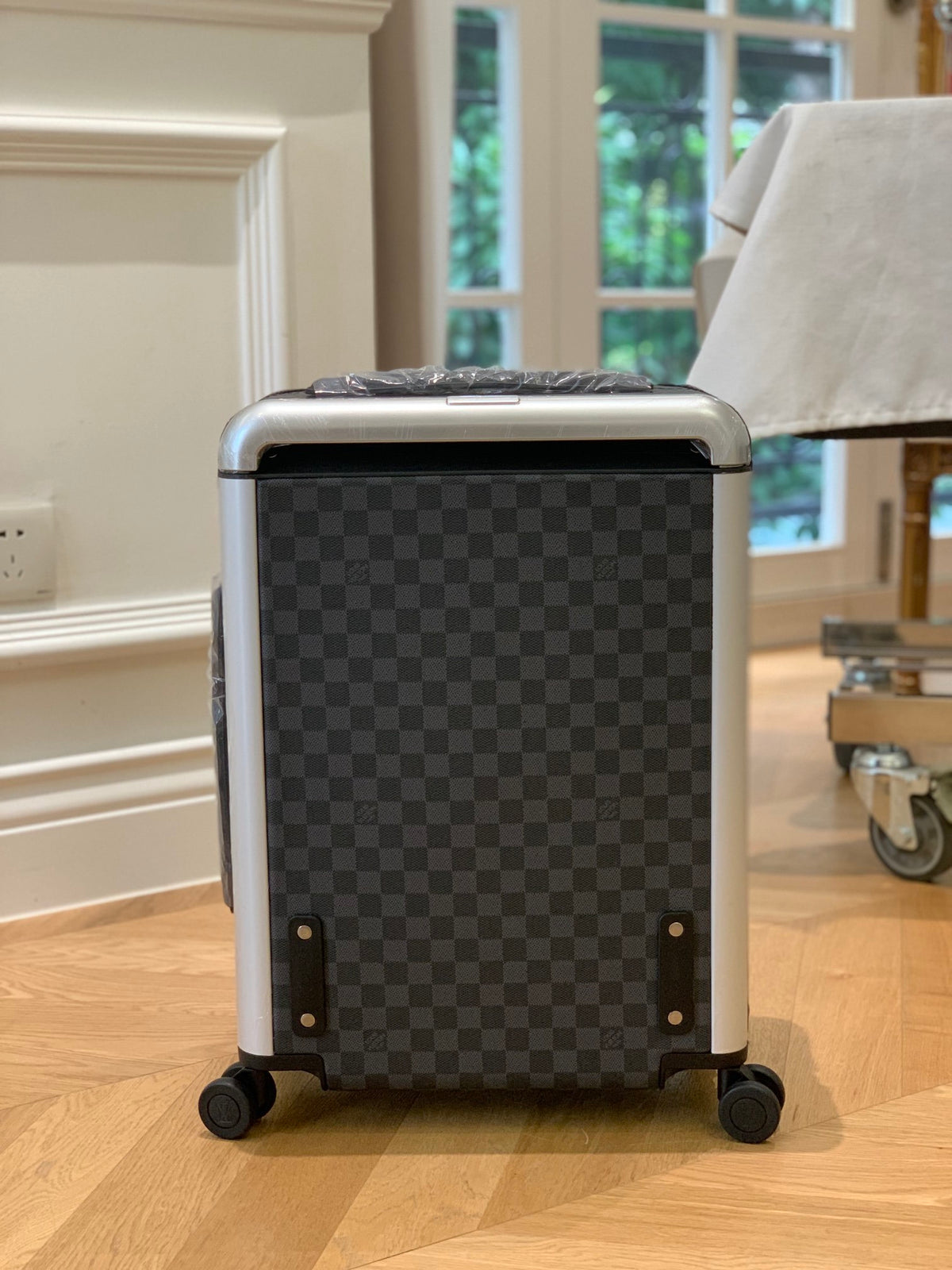 Louis Vuitton Horizon 55 suitcase in Damier Graphite canvas