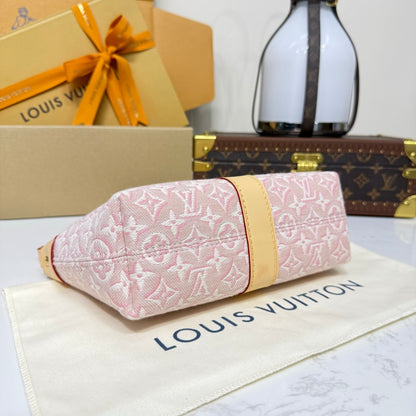 Louis Vuitton Pochette Pink Monogram Emblème
