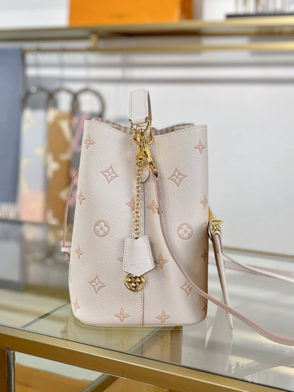 Louis Vuitton NéoNoé MM bucket bag