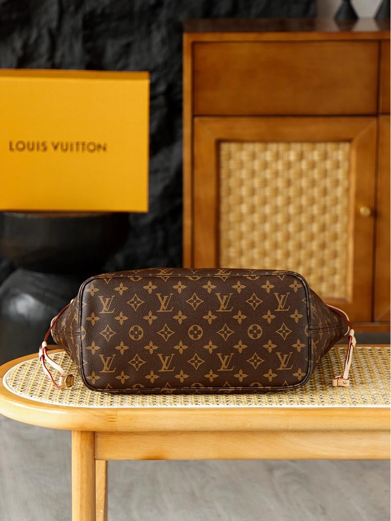 Louis Vuitton Neverfull tote