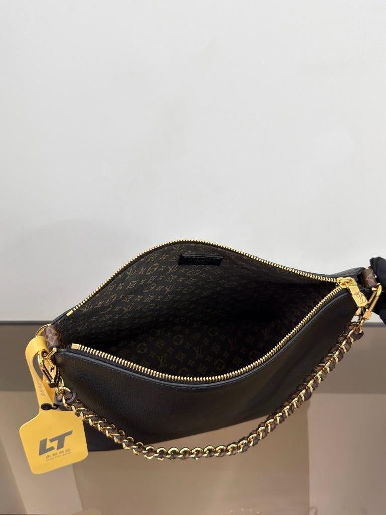 Louis Vuitton Multipass in black