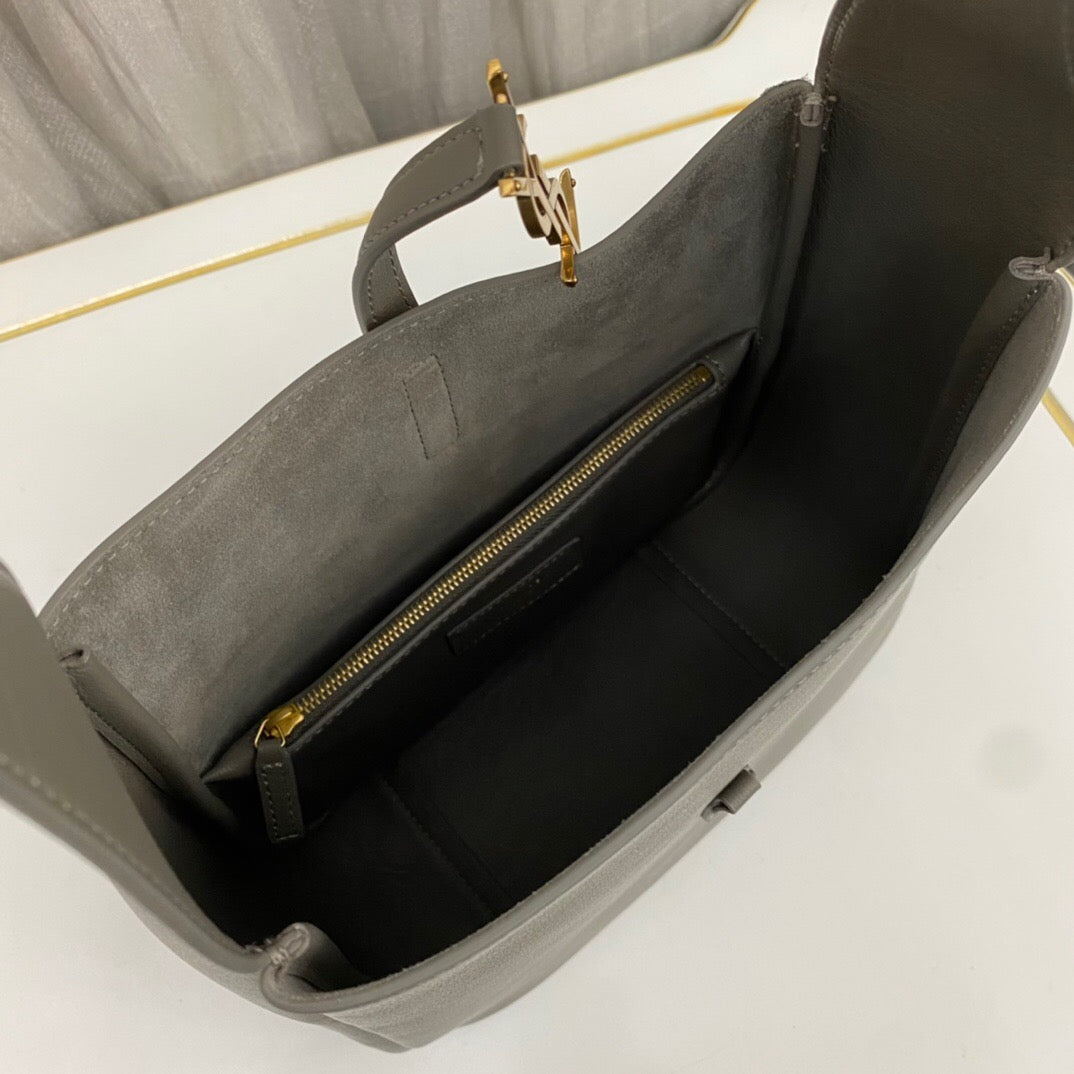 Saint Laurent Le 5 à 7 Supple Hobo Bag