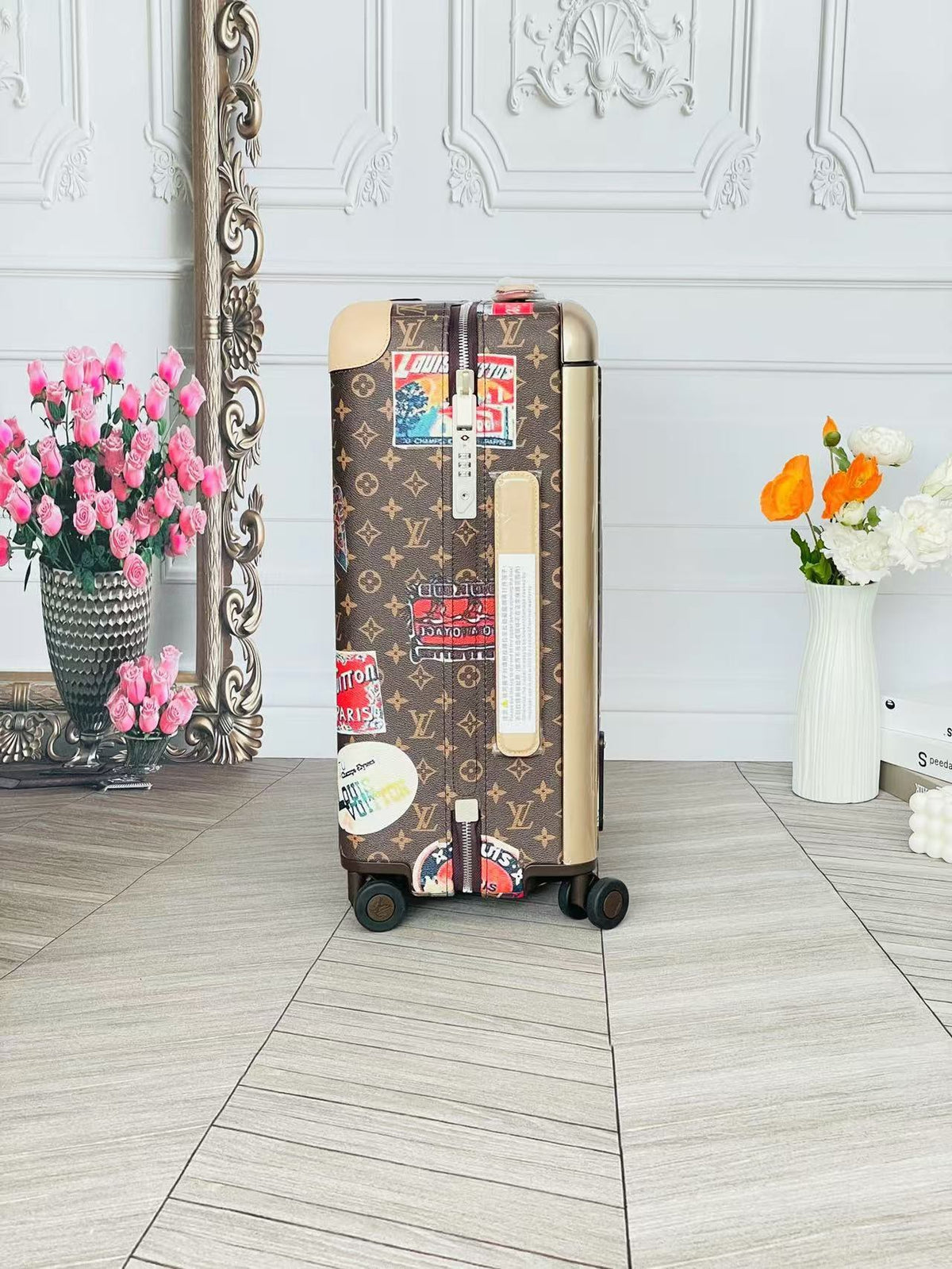 Louis Vuitton Horizon 55 suitcase in Monogram Canvas