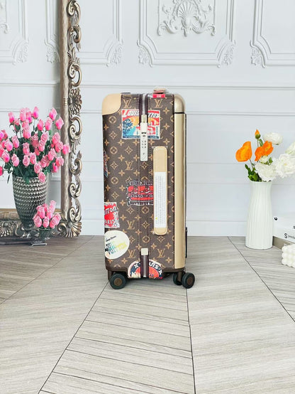 Louis Vuitton Horizon 55 suitcase in Monogram Canvas