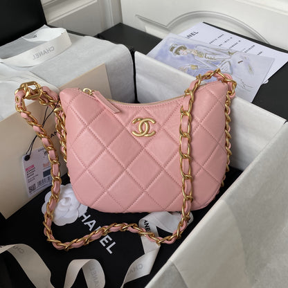 Chanel 22K Hobo Bag Logo Chain Lambskin
