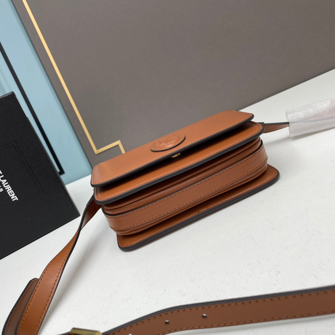 Saint Laurent Le 61 Saddle Shoulder Bag in Calfskin