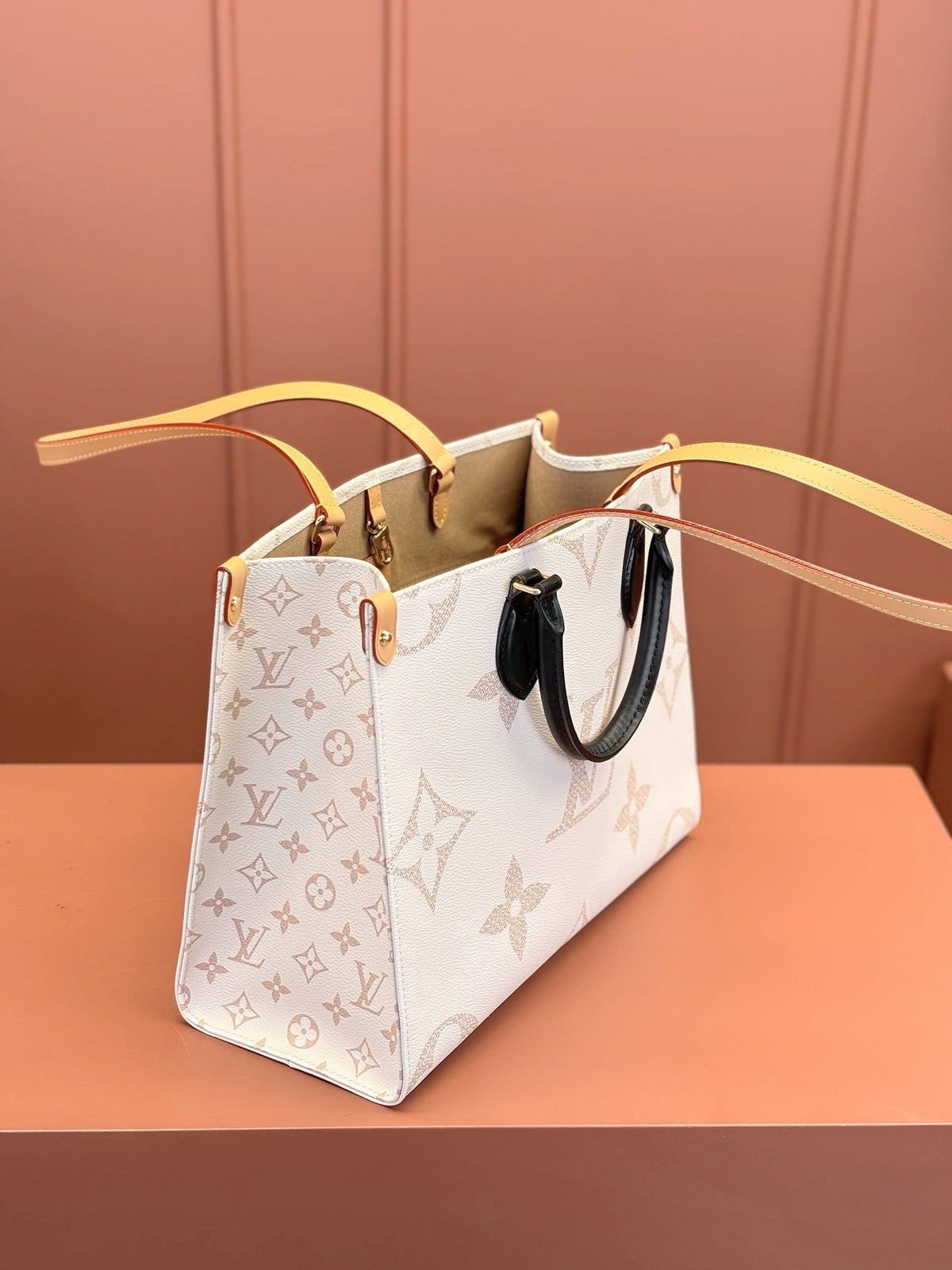 Louis Vuitton Monogram Dune Giant OnTheGo MM tote bag