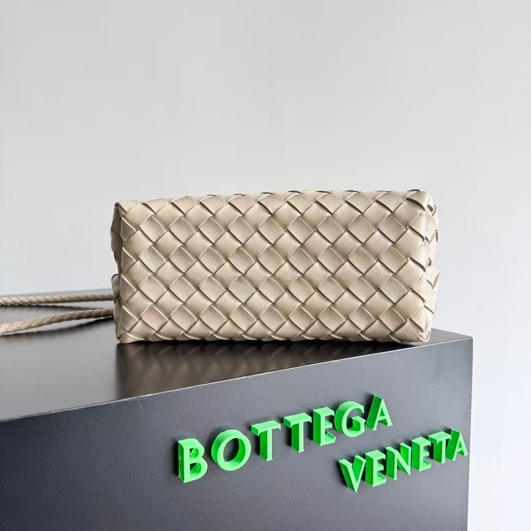 Bottega Veneta Small Andiamo top handle bag i