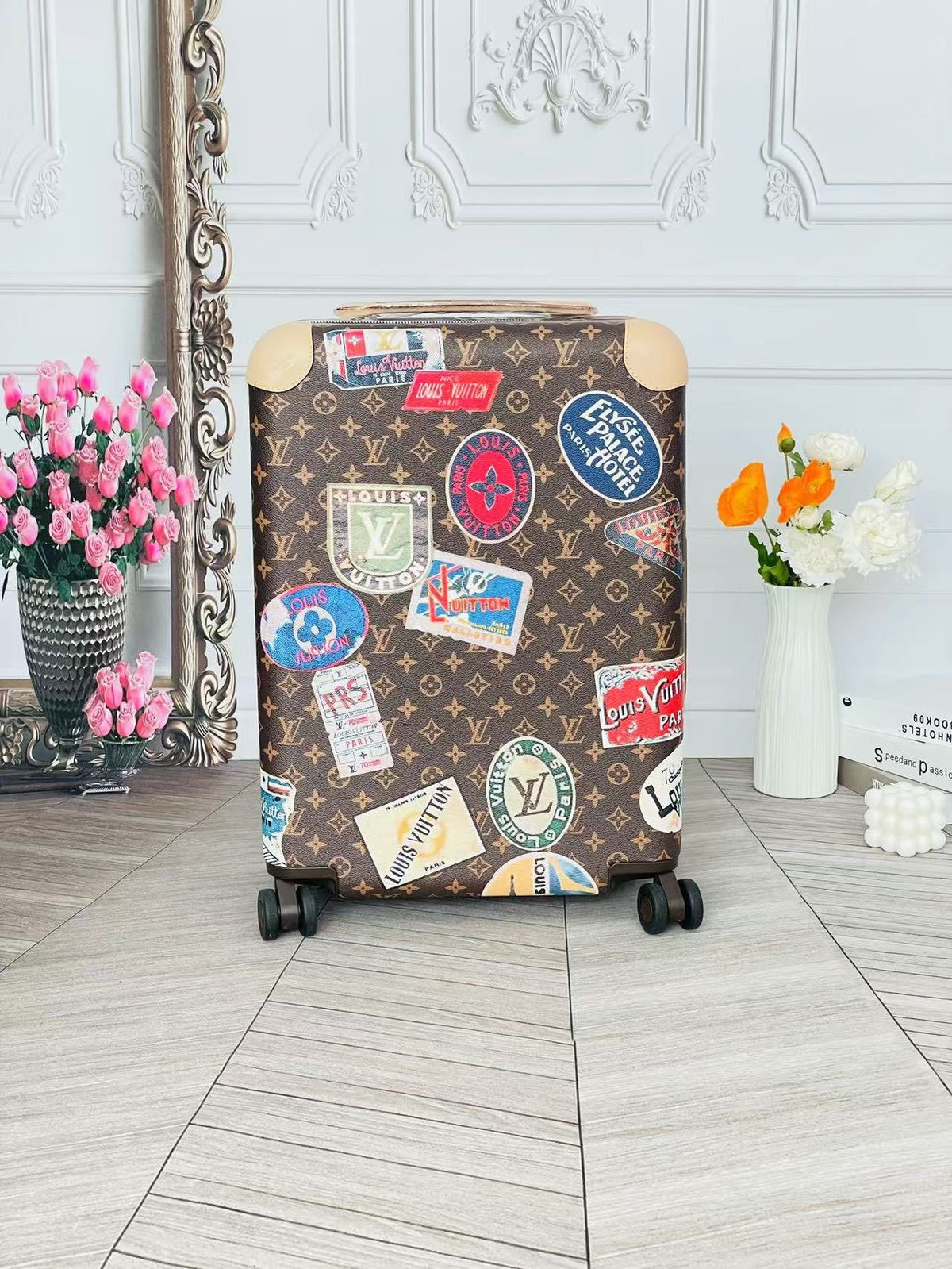 Louis Vuitton Horizon 55 suitcase in Monogram Canvas