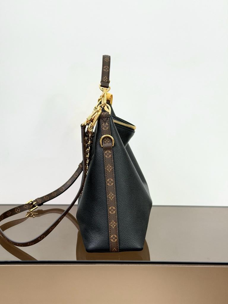 Louis Vuitton Multipass in black
