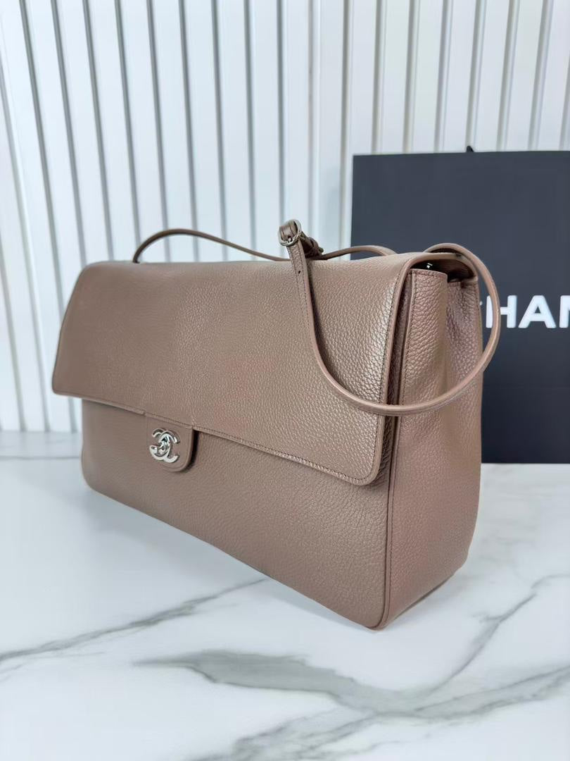 Chanel Maxi Flap bag from the Spring/Summer 2026 collection
