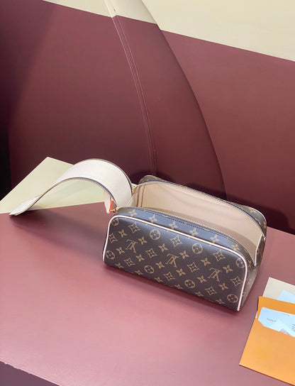 Louis Vuitton Dopp Kit Toilet Pouch in Monogram Canvas