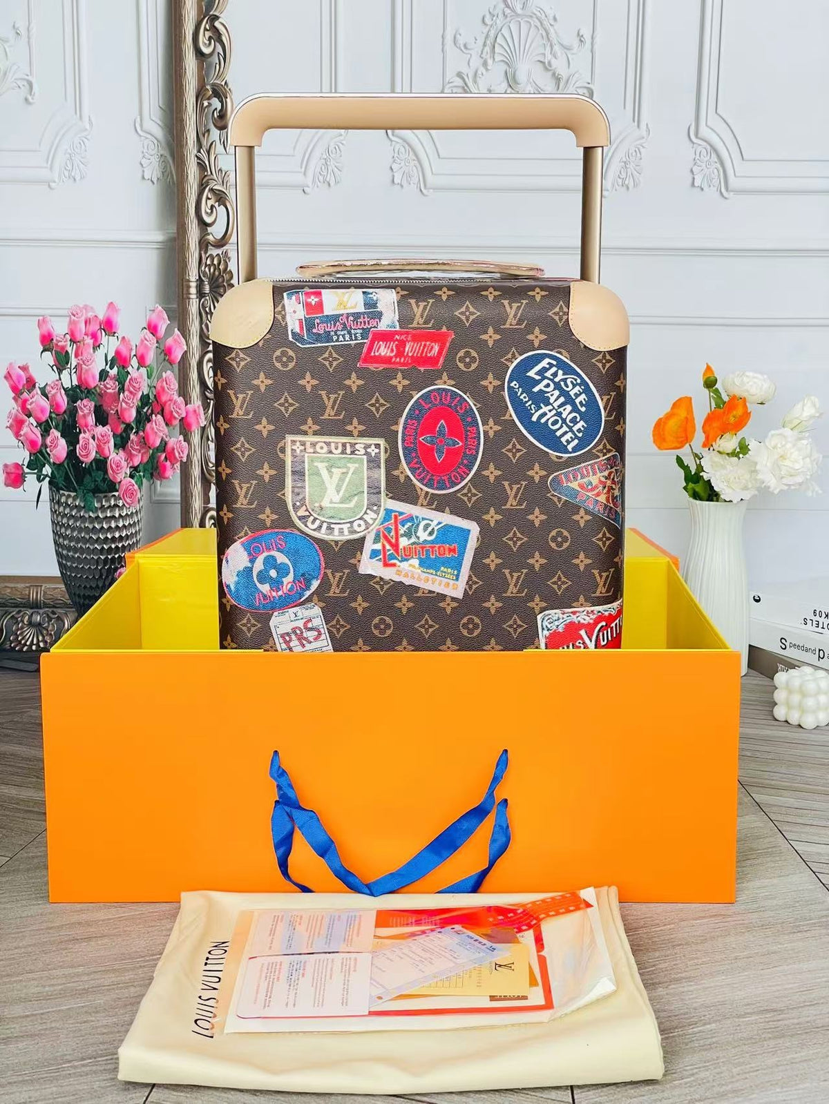 Louis Vuitton Horizon 55 suitcase in Monogram Canvas