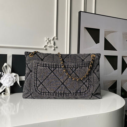 Chanel Maxi Flapbag in washed denim with gold-tone metal hardware