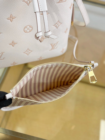 Louis Vuitton NéoNoé MM bucket bag