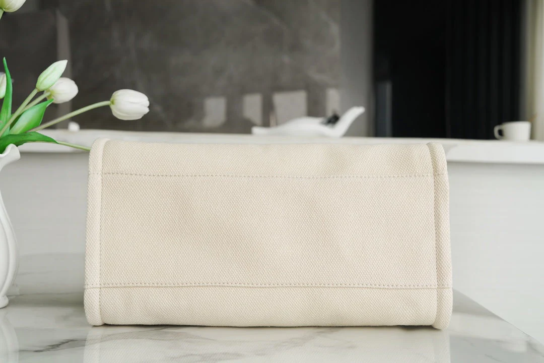 CHANEL TOTE BAG 39 ATTACHED PEARL LOGO IN BEIGE CANVAS GOLD HARDWARE